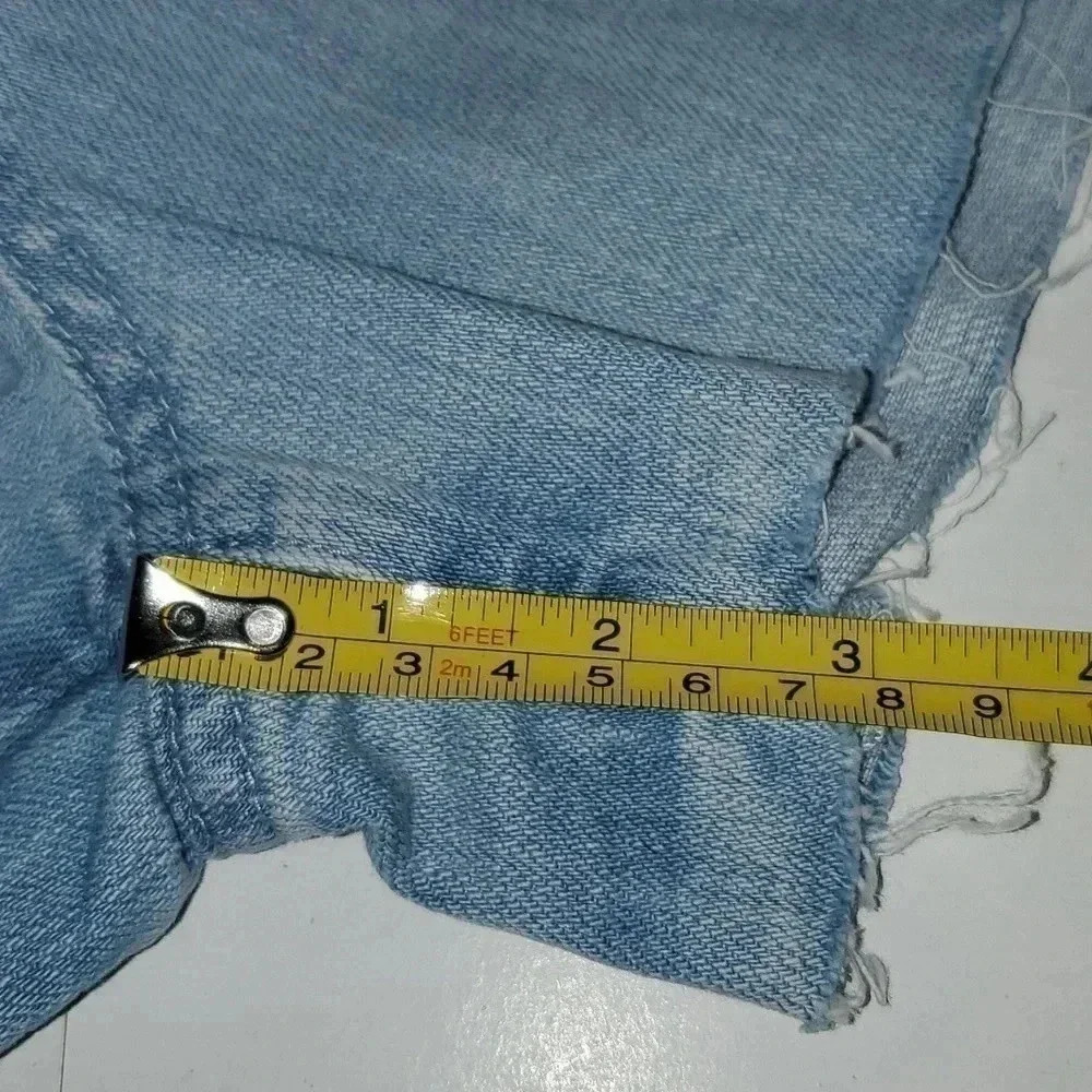 BLANK NYC Peek a Boo Front Non-Hem Cut Off Light Wash Jean Shorts NWT - Picture 11 of 11